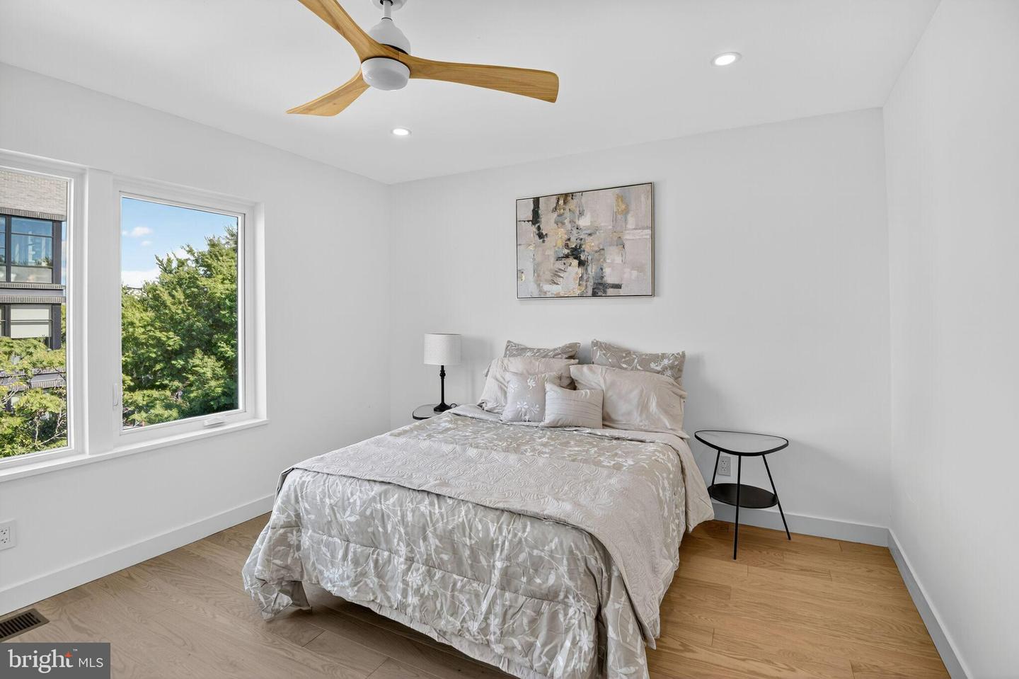 3303 SHERMAN AVE NW #B, WASHINGTON, District Of Columbia 20010, 3 Bedrooms Bedrooms, 9 Rooms Rooms,2 BathroomsBathrooms,Residential,For sale,3303 SHERMAN AVE NW #B,DCDC2220812 MLS # DCDC2220812