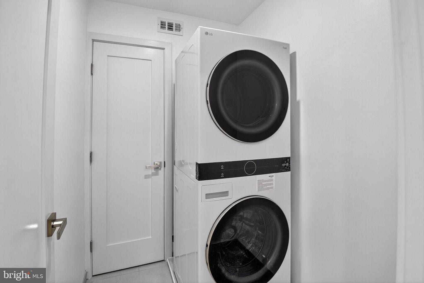 3303 SHERMAN AVE NW #B, WASHINGTON, District Of Columbia 20010, 3 Bedrooms Bedrooms, 9 Rooms Rooms,2 BathroomsBathrooms,Residential,For sale,3303 SHERMAN AVE NW #B,DCDC2220812 MLS # DCDC2220812