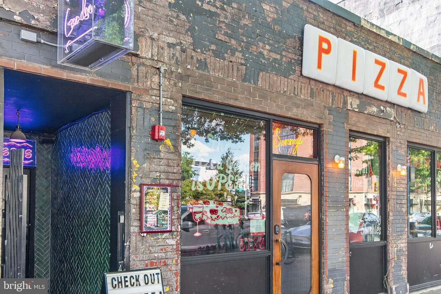 3303 SHERMAN AVE NW #B, WASHINGTON, District Of Columbia 20010, 3 Bedrooms Bedrooms, 9 Rooms Rooms,2 BathroomsBathrooms,Residential,For sale,3303 SHERMAN AVE NW #B,DCDC2220812 MLS # DCDC2220812