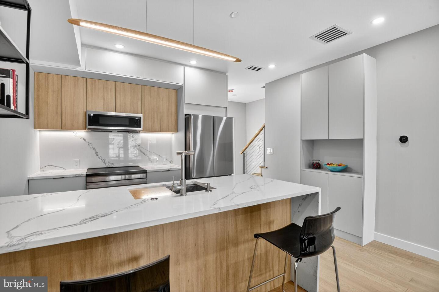 3303 SHERMAN AVE NW #B, WASHINGTON, District Of Columbia 20010, 3 Bedrooms Bedrooms, 9 Rooms Rooms,2 BathroomsBathrooms,Residential,For sale,3303 SHERMAN AVE NW #B,DCDC2220812 MLS # DCDC2220812