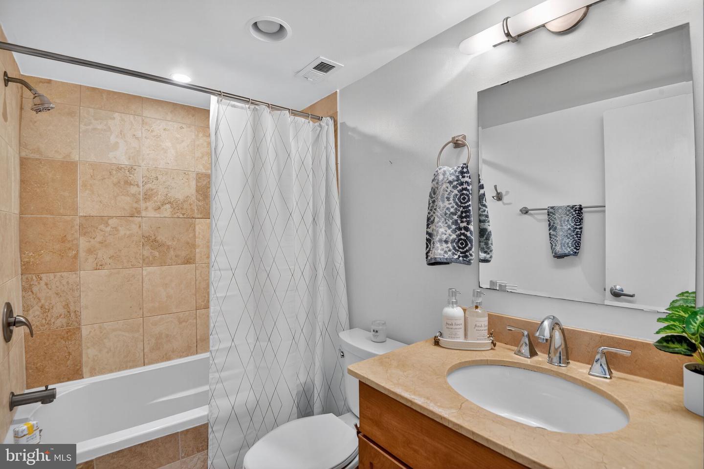 1323 K ST SE #203, WASHINGTON, District Of Columbia 20003, 1 Bedroom Bedrooms, ,1 BathroomBathrooms,Residential,For sale,1323 K ST SE #203,DCDC2220884 MLS # DCDC2220884