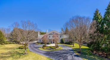 345 SPRINGVALE RD, GREAT FALLS, Virginia 22066, 5 Bedrooms Bedrooms, ,6 BathroomsBathrooms,Residential,For sale,345 SPRINGVALE RD,VAFX2265376 MLS # VAFX2265376