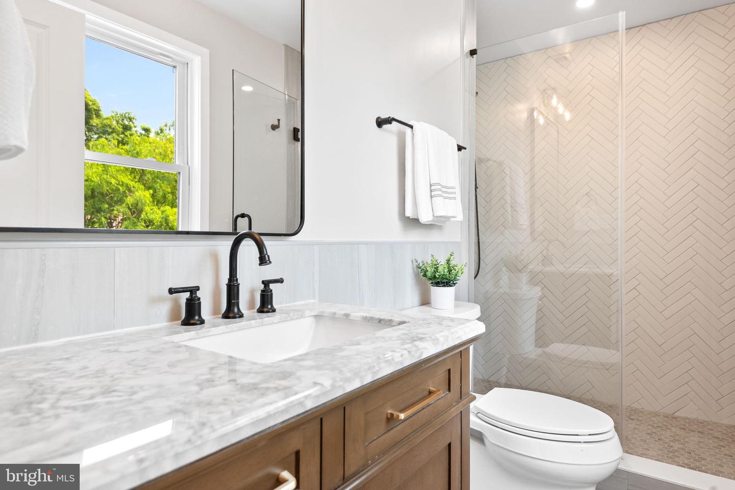 2207 ARDEN ST, DUNN LORING, Virginia 22027, 6 Bedrooms Bedrooms, 23 Rooms Rooms,5 BathroomsBathrooms,Residential,For sale,2207 ARDEN ST,VAFX2265378 MLS # VAFX2265378