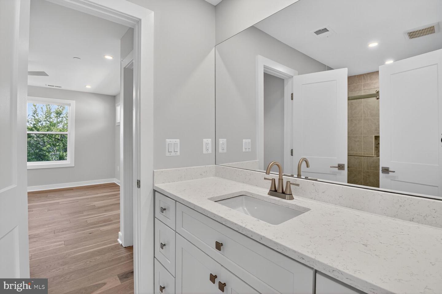 5310 CATHEDRAL AVE NW, WASHINGTON, District Of Columbia 20016, 6 Bedrooms Bedrooms, ,6 BathroomsBathrooms,Residential,For sale,5310 CATHEDRAL AVE NW,DCDC2221010 MLS # DCDC2221010