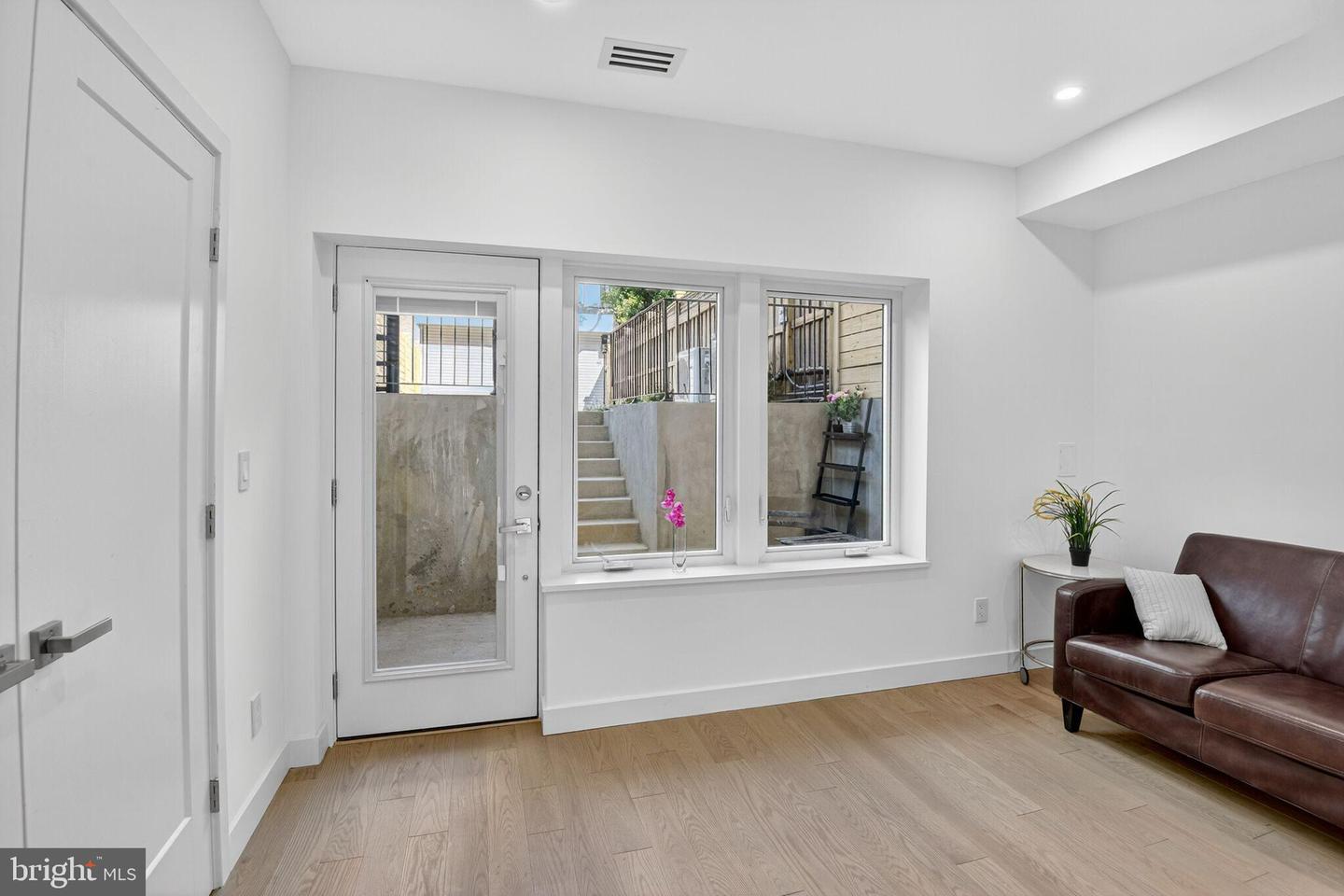 3303 SHERMAN AVE NW #A, WASHINGTON, District Of Columbia 20010, 3 Bedrooms Bedrooms, 9 Rooms Rooms,2 BathroomsBathrooms,Residential,For sale,3303 SHERMAN AVE NW #A,DCDC2220888 MLS # DCDC2220888