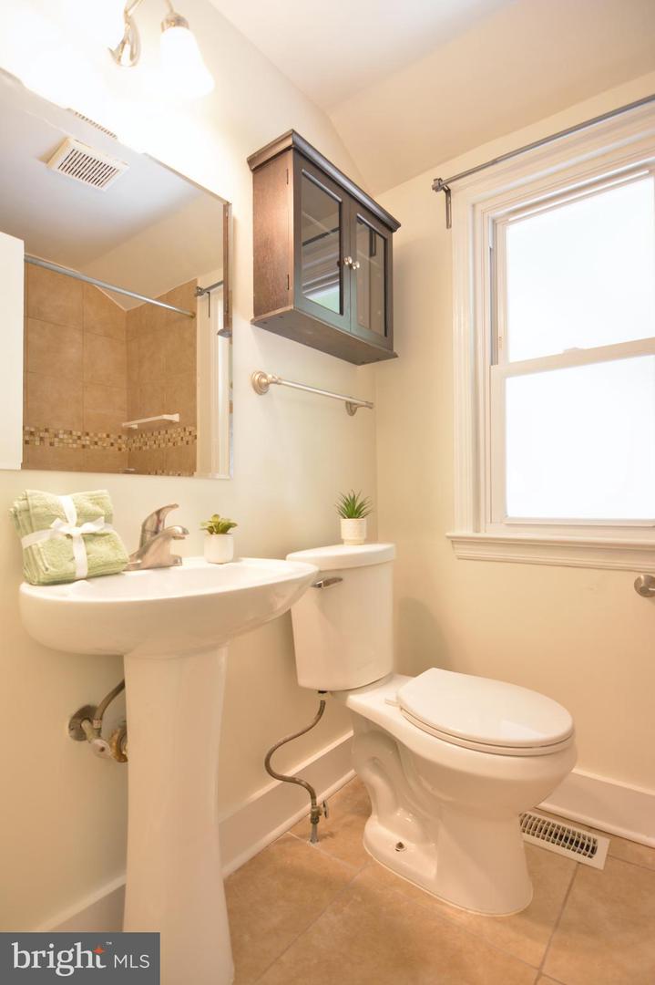 3723 KEMPER RD, ARLINGTON, Virginia 22206, 3 Bedrooms Bedrooms, ,2 BathroomsBathrooms,Residential,For sale,3723 KEMPER RD,VAAR2063266 MLS # VAAR2063266 3723 KEMPER RD, ARLINGTON, Virginia 22206, 3 Bedrooms Bedrooms, ,2 BathroomsBathrooms,Residential,For sale,3723 KEMPER RD,VAAR2063266 MLS # VAAR2063266