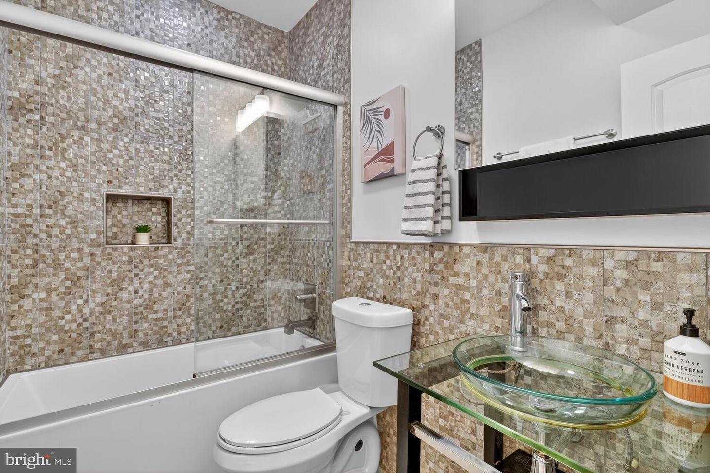 1306 8TH ST NW #1, WASHINGTON, District Of Columbia 20001, 2 Bedrooms Bedrooms, 6 Rooms Rooms,2 BathroomsBathrooms,Residential,For sale,1306 8TH ST NW #1,DCDC2221114 MLS # DCDC2221114