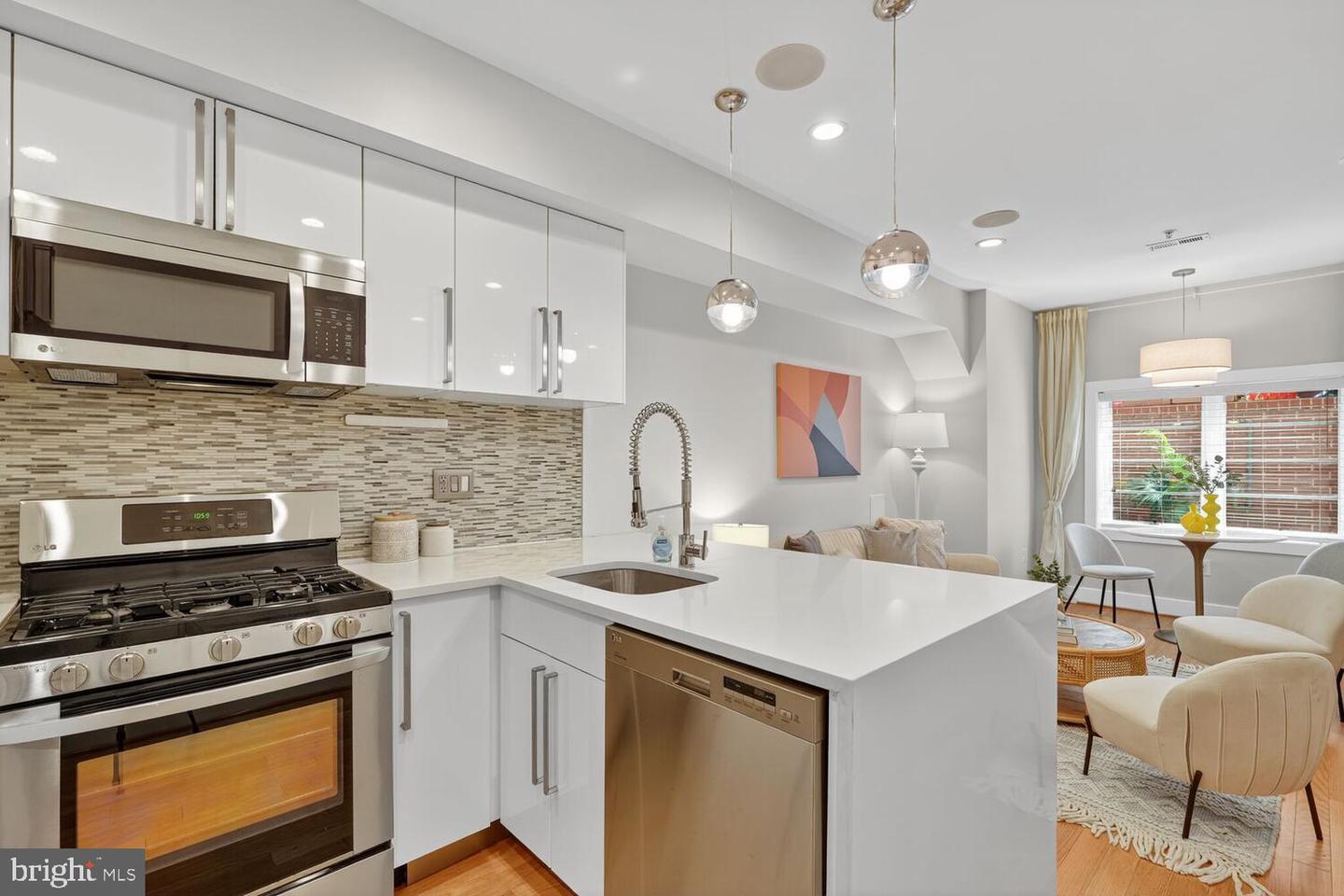 1306 8TH ST NW #1, WASHINGTON, District Of Columbia 20001, 2 Bedrooms Bedrooms, 6 Rooms Rooms,2 BathroomsBathrooms,Residential,For sale,1306 8TH ST NW #1,DCDC2221114 MLS # DCDC2221114