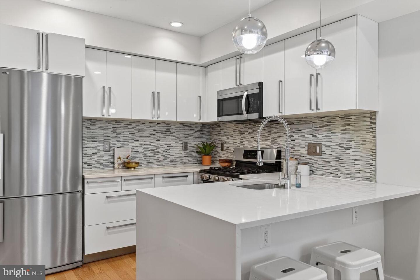 1306 8TH ST NW #1, WASHINGTON, District Of Columbia 20001, 2 Bedrooms Bedrooms, 6 Rooms Rooms,2 BathroomsBathrooms,Residential,For sale,1306 8TH ST NW #1,DCDC2221114 MLS # DCDC2221114