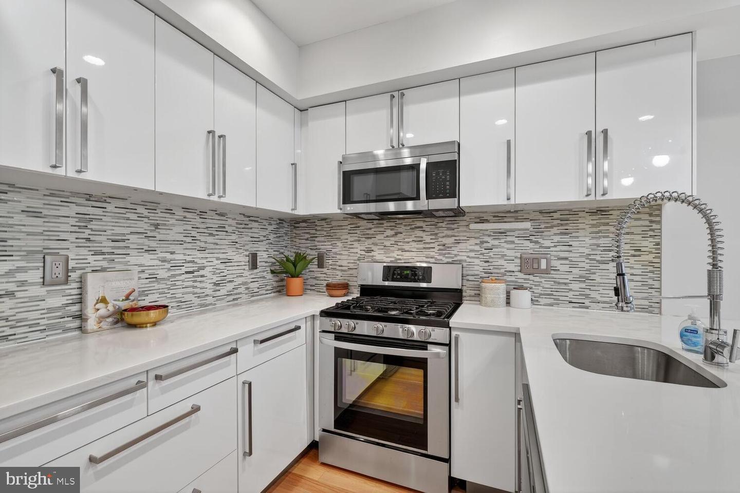 1306 8TH ST NW #1, WASHINGTON, District Of Columbia 20001, 2 Bedrooms Bedrooms, 6 Rooms Rooms,2 BathroomsBathrooms,Residential,For sale,1306 8TH ST NW #1,DCDC2221114 MLS # DCDC2221114