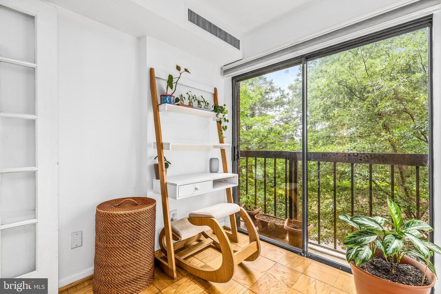 1001 26TH ST NW #306, WASHINGTON, District Of Columbia 20037, 2 Bedrooms Bedrooms, ,1 BathroomBathrooms,Residential,For sale,1001 26TH ST NW #306,DCDC2221062 MLS # DCDC2221062