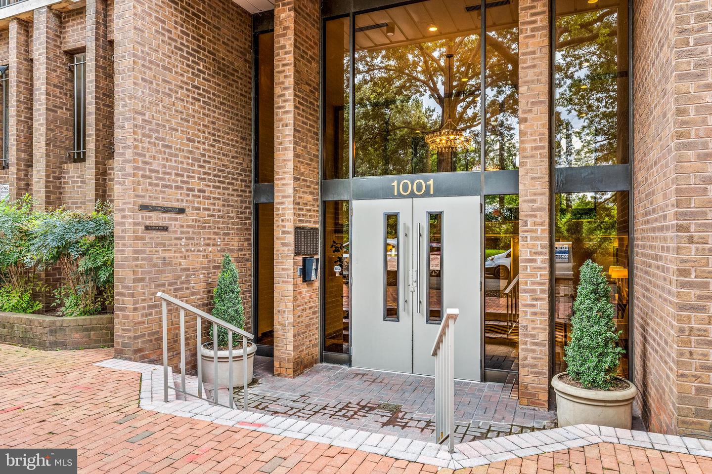 1001 26TH ST NW #306, WASHINGTON, District Of Columbia 20037, 2 Bedrooms Bedrooms, ,1 BathroomBathrooms,Residential,For sale,1001 26TH ST NW #306,DCDC2221062 MLS # DCDC2221062