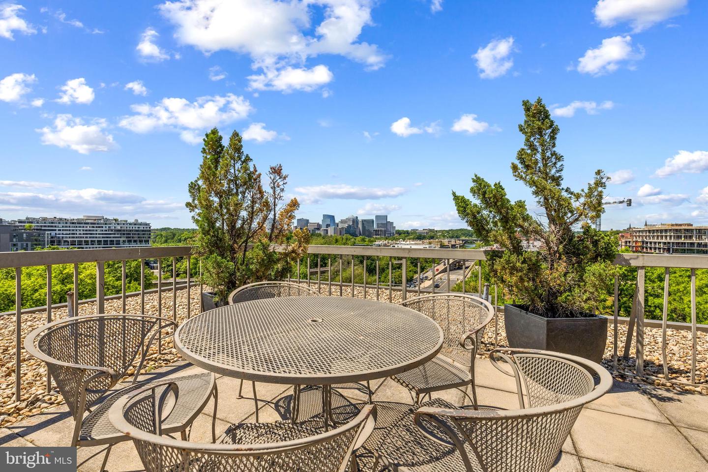 1001 26TH ST NW #306, WASHINGTON, District Of Columbia 20037, 2 Bedrooms Bedrooms, ,1 BathroomBathrooms,Residential,For sale,1001 26TH ST NW #306,DCDC2221062 MLS # DCDC2221062