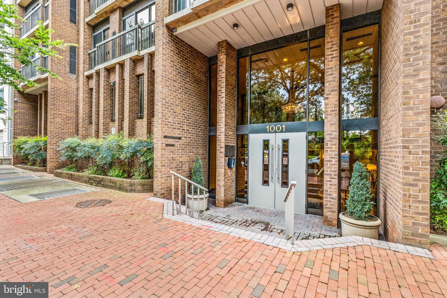 1001 26TH ST NW #306, WASHINGTON, District Of Columbia 20037, 2 Bedrooms Bedrooms, ,1 BathroomBathrooms,Residential,For sale,1001 26TH ST NW #306,DCDC2221062 MLS # DCDC2221062