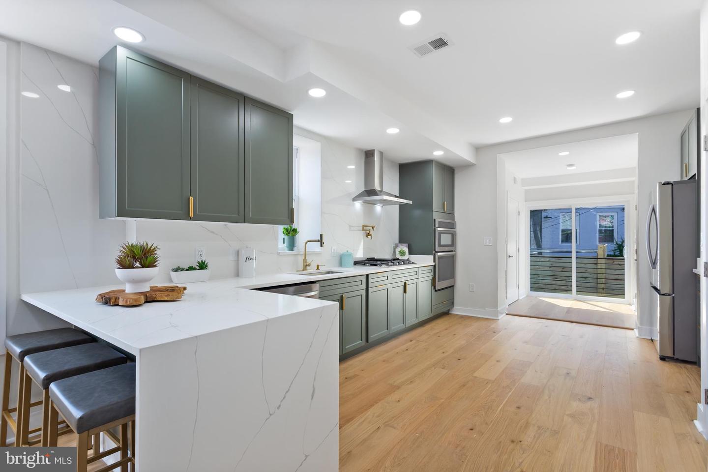 116 THOMAS ST NW, WASHINGTON, District Of Columbia 20001, 3 Bedrooms Bedrooms, 6 Rooms Rooms,2 BathroomsBathrooms,Residential,For sale,116 THOMAS ST NW,DCDC2221106 MLS # DCDC2221106