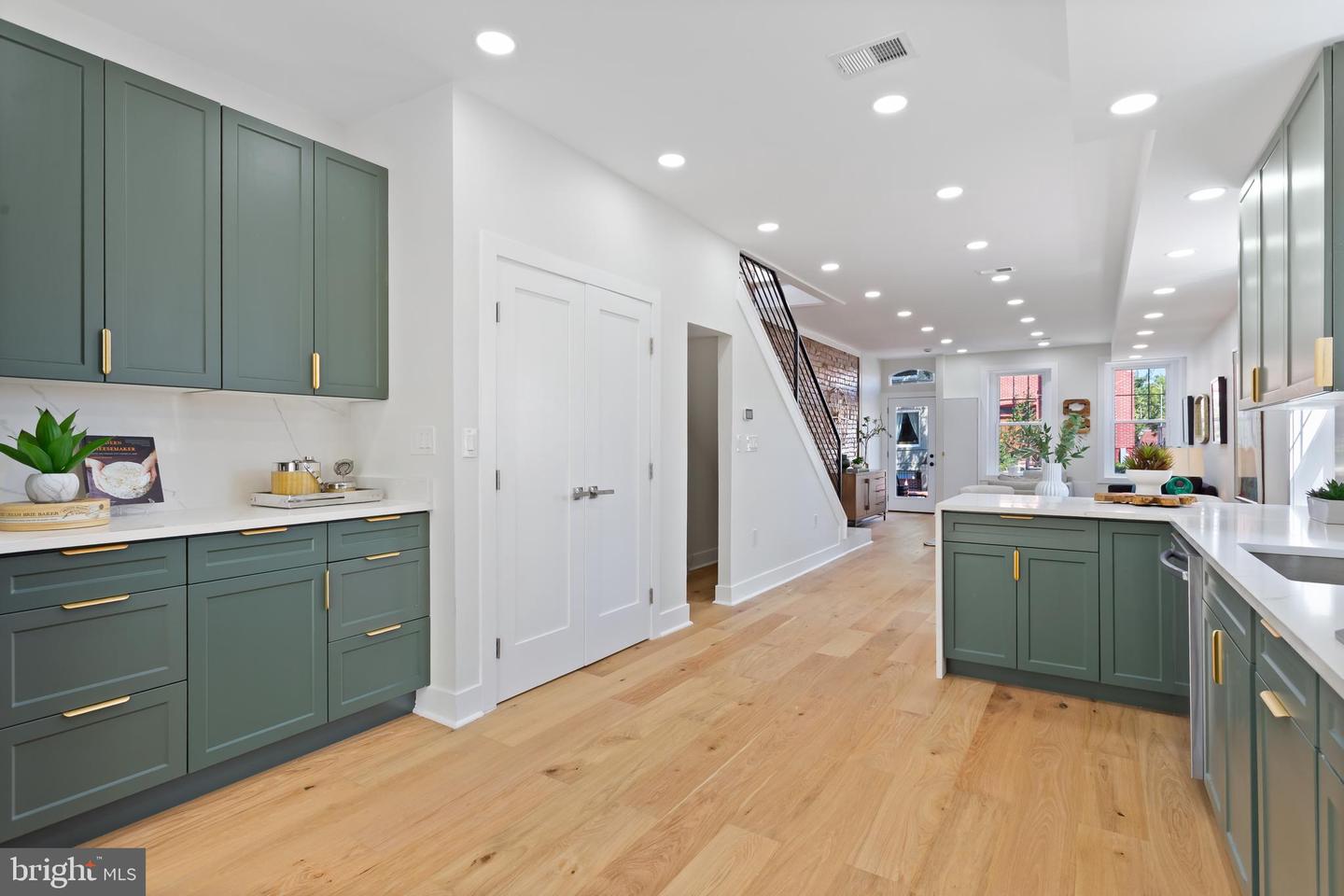 116 THOMAS ST NW, WASHINGTON, District Of Columbia 20001, 3 Bedrooms Bedrooms, 6 Rooms Rooms,2 BathroomsBathrooms,Residential,For sale,116 THOMAS ST NW,DCDC2221106 MLS # DCDC2221106