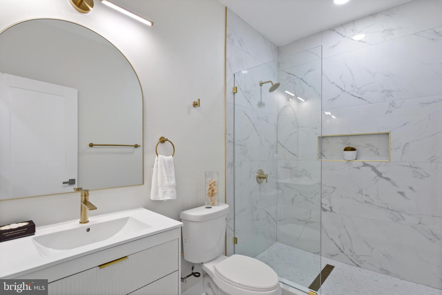 116 THOMAS ST NW, WASHINGTON, District Of Columbia 20001, 3 Bedrooms Bedrooms, 6 Rooms Rooms,2 BathroomsBathrooms,Residential,For sale,116 THOMAS ST NW,DCDC2221106 MLS # DCDC2221106