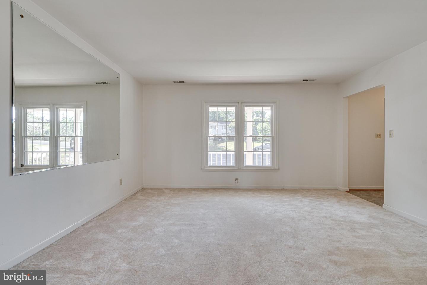 3112 FAIR WOODS PKWY, FAIRFAX, Virginia 22030, 3 Bedrooms Bedrooms, ,2 BathroomsBathrooms,Residential,For sale,3112 FAIR WOODS PKWY,VAFC2006944 MLS # VAFC2006944
