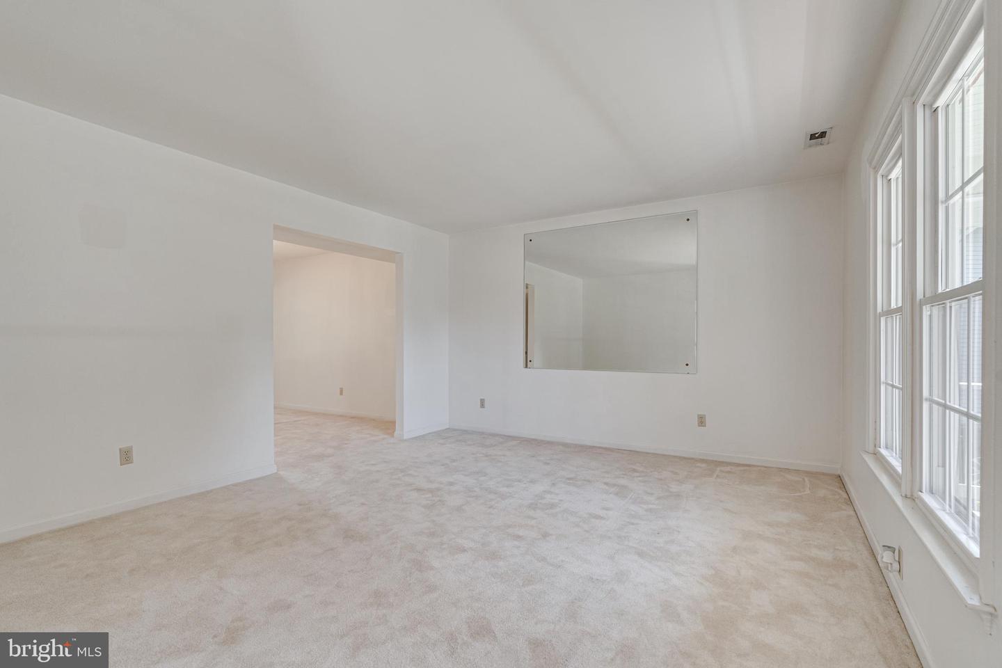 3112 FAIR WOODS PKWY, FAIRFAX, Virginia 22030, 3 Bedrooms Bedrooms, ,2 BathroomsBathrooms,Residential,For sale,3112 FAIR WOODS PKWY,VAFC2006944 MLS # VAFC2006944