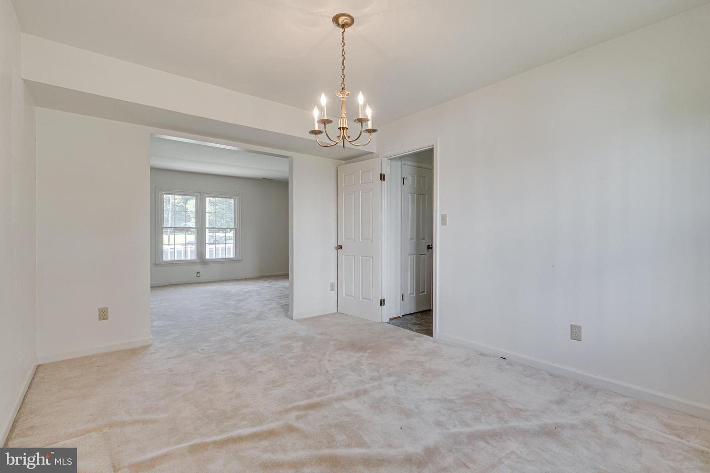 3112 FAIR WOODS PKWY, FAIRFAX, Virginia 22030, 3 Bedrooms Bedrooms, ,2 BathroomsBathrooms,Residential,For sale,3112 FAIR WOODS PKWY,VAFC2006944 MLS # VAFC2006944
