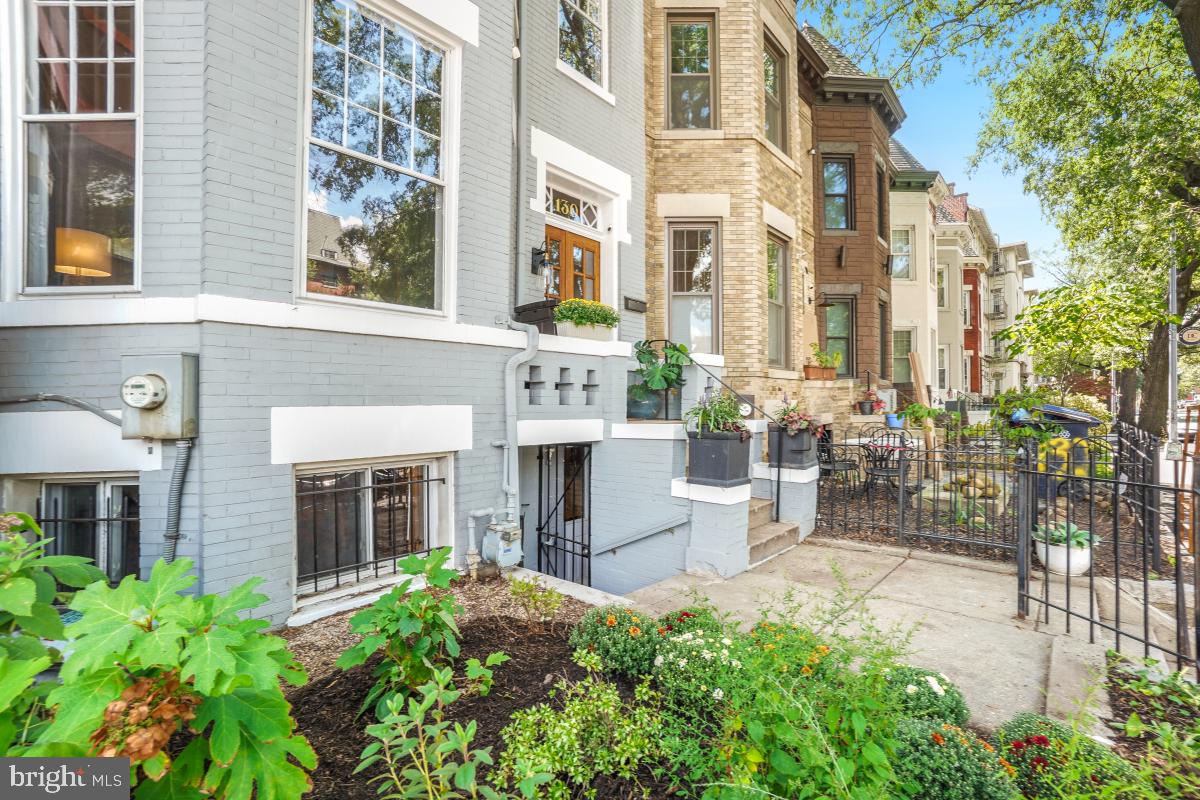 130 RHODE ISLAND AVE NW, WASHINGTON, District Of Columbia 20001, 4 Bedrooms Bedrooms, ,2 BathroomsBathrooms,Residential,For sale,130 RHODE ISLAND AVE NW,DCDC2221118 MLS # DCDC2221118