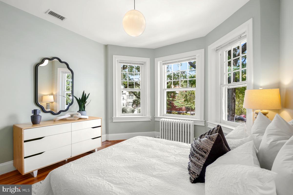 130 RHODE ISLAND AVE NW, WASHINGTON, District Of Columbia 20001, 4 Bedrooms Bedrooms, ,2 BathroomsBathrooms,Residential,For sale,130 RHODE ISLAND AVE NW,DCDC2221118 MLS # DCDC2221118