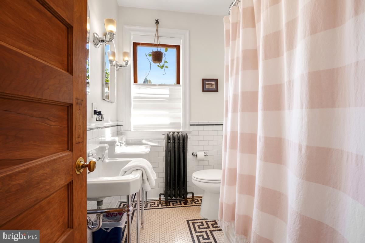 130 RHODE ISLAND AVE NW, WASHINGTON, District Of Columbia 20001, 4 Bedrooms Bedrooms, ,2 BathroomsBathrooms,Residential,For sale,130 RHODE ISLAND AVE NW,DCDC2221118 MLS # DCDC2221118