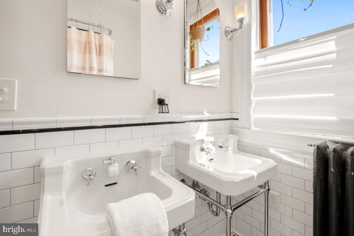 130 RHODE ISLAND AVE NW, WASHINGTON, District Of Columbia 20001, 4 Bedrooms Bedrooms, ,2 BathroomsBathrooms,Residential,For sale,130 RHODE ISLAND AVE NW,DCDC2221118 MLS # DCDC2221118