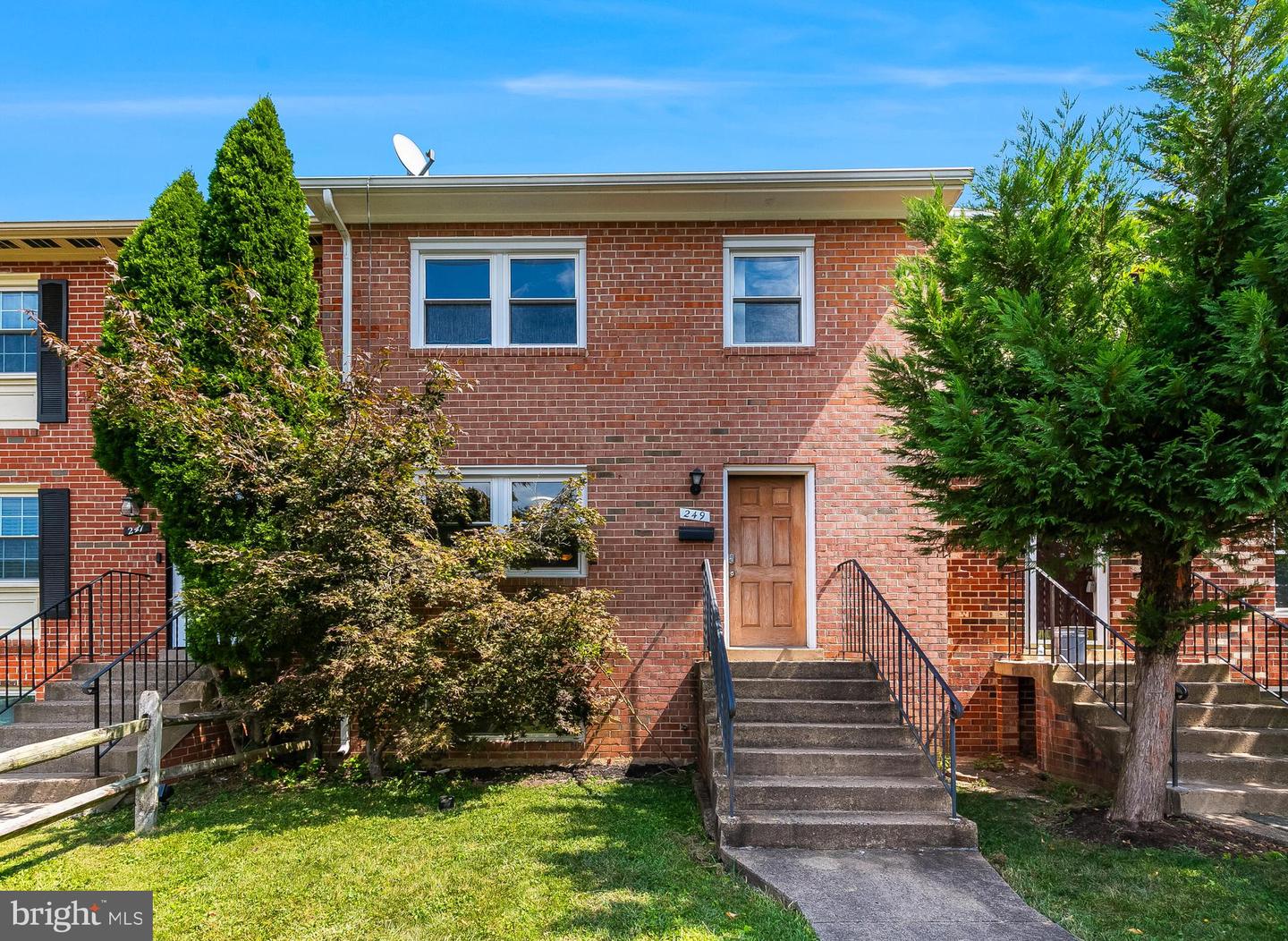 249 MEADOWS LN NE, LEESBURG, Virginia 20176, 3 Bedrooms Bedrooms, ,3 BathroomsBathrooms,Residential,For sale,249 MEADOWS LN NE,VALO2106330 MLS # VALO2106330