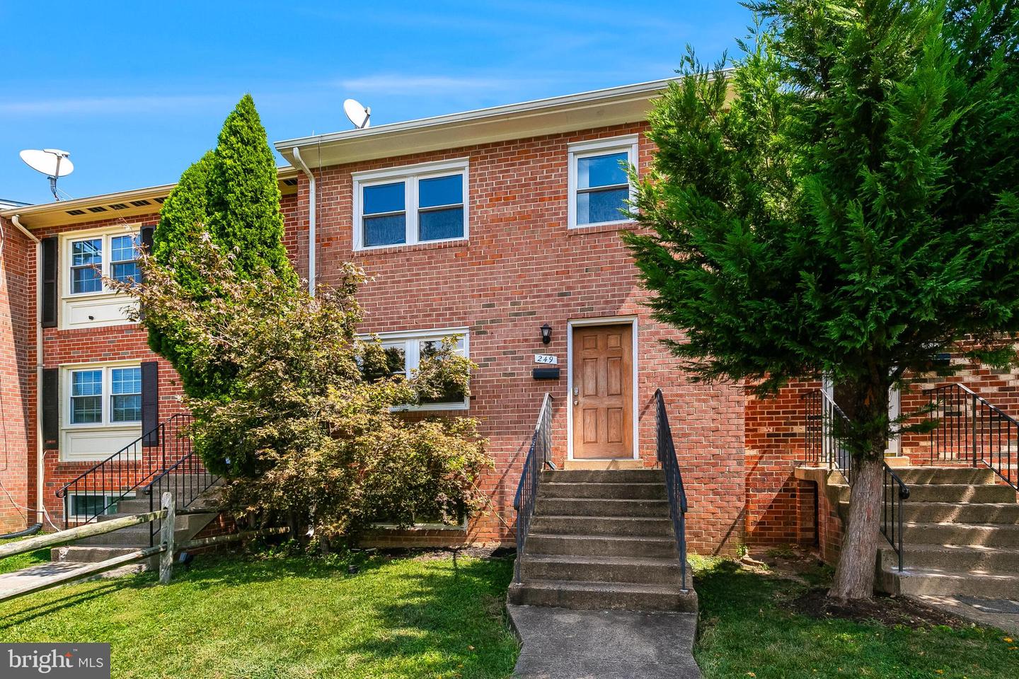 249 MEADOWS LN NE, LEESBURG, Virginia 20176, 3 Bedrooms Bedrooms, ,3 BathroomsBathrooms,Residential,For sale,249 MEADOWS LN NE,VALO2106330 MLS # VALO2106330