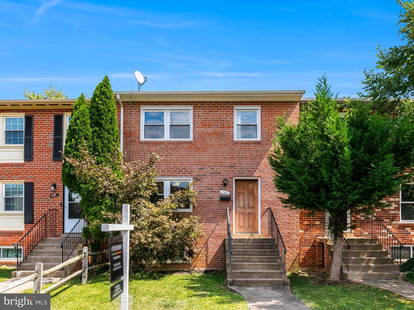249 MEADOWS LN NE, LEESBURG, Virginia 20176, 3 Bedrooms Bedrooms, ,3 BathroomsBathrooms,Residential,For sale,249 MEADOWS LN NE,VALO2106330 MLS # VALO2106330
