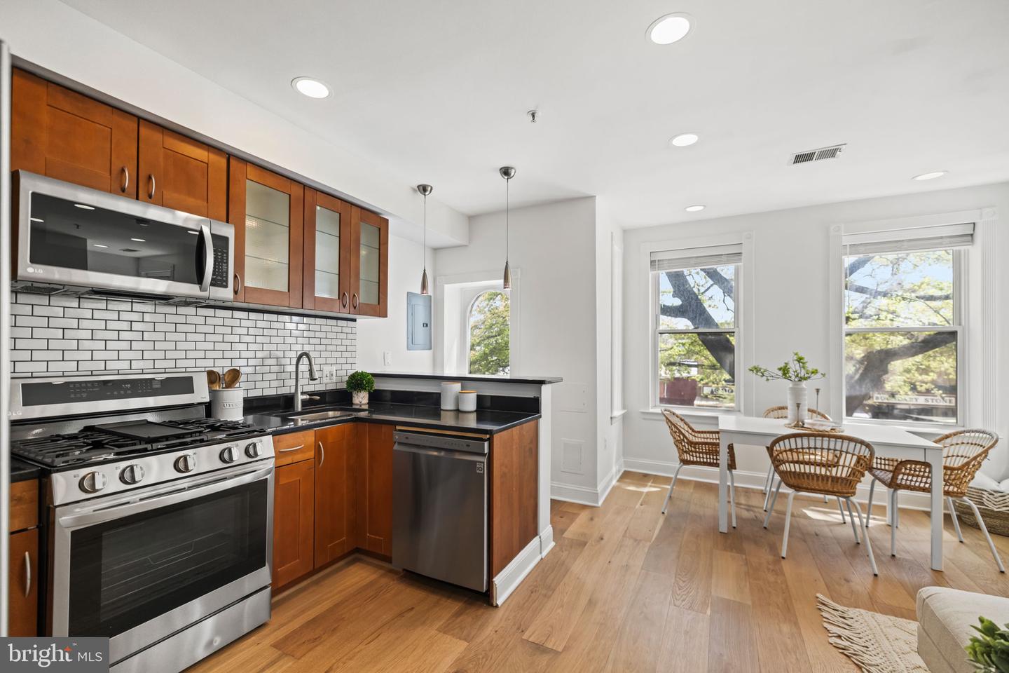 115 RHODE ISLAND AVE NW #3, WASHINGTON, District Of Columbia 20001, 2 Bedrooms Bedrooms, ,2 BathroomsBathrooms,Residential,For sale,115 RHODE ISLAND AVE NW #3,DCDC2221046 MLS # DCDC2221046