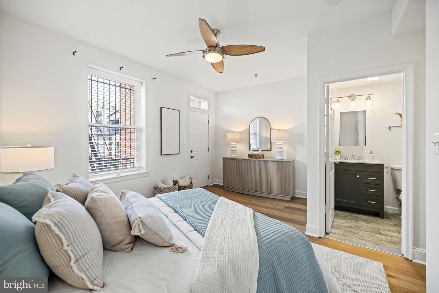 115 RHODE ISLAND AVE NW #3, WASHINGTON, District Of Columbia 20001, 2 Bedrooms Bedrooms, ,2 BathroomsBathrooms,Residential,For sale,115 RHODE ISLAND AVE NW #3,DCDC2221046 MLS # DCDC2221046