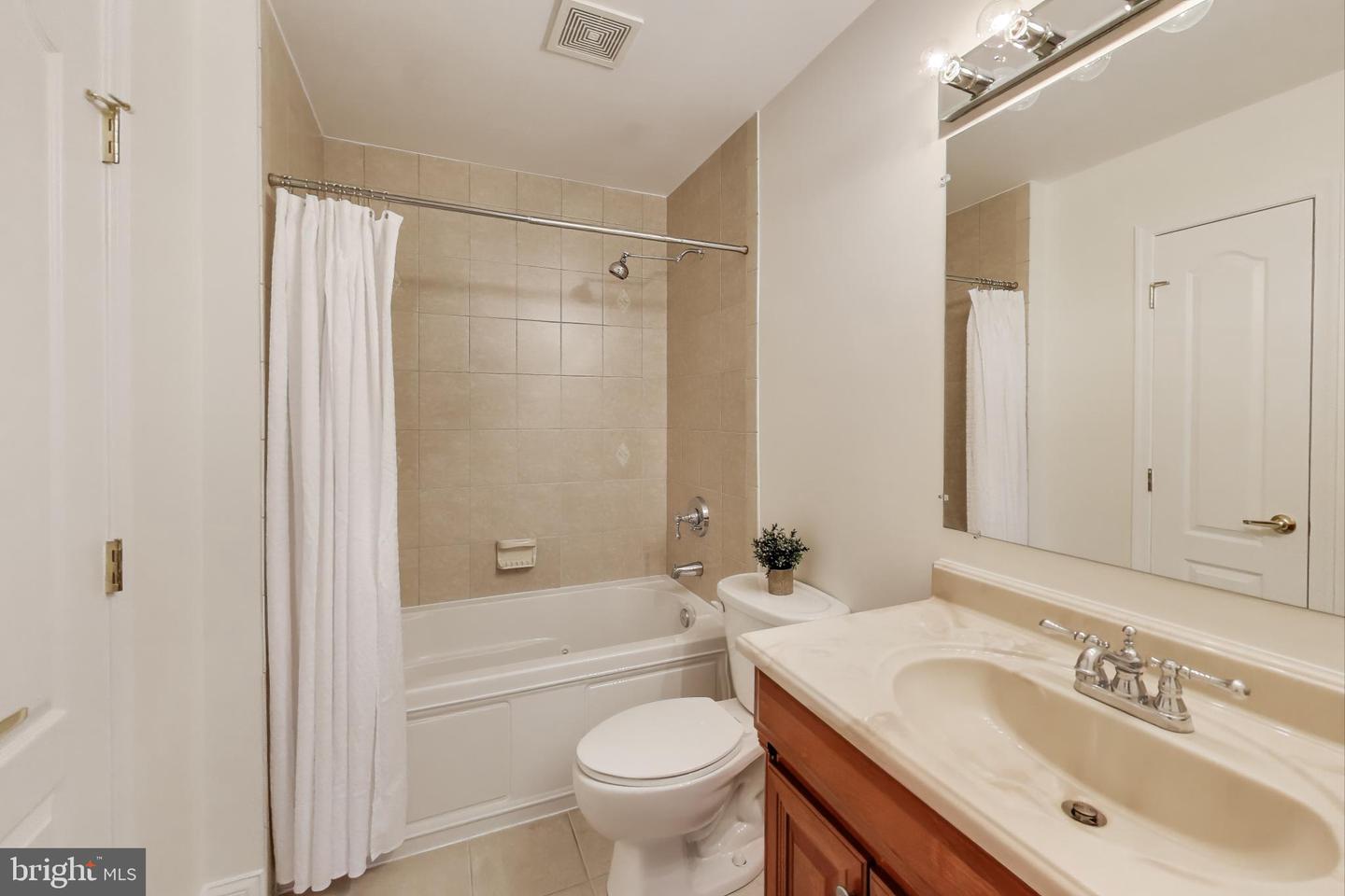 429 SHEPHERD ST NW #1, WASHINGTON, District Of Columbia 20011, 2 Bedrooms Bedrooms, ,2 BathroomsBathrooms,Residential,For sale,429 SHEPHERD ST NW #1,DCDC2221102 MLS # DCDC2221102