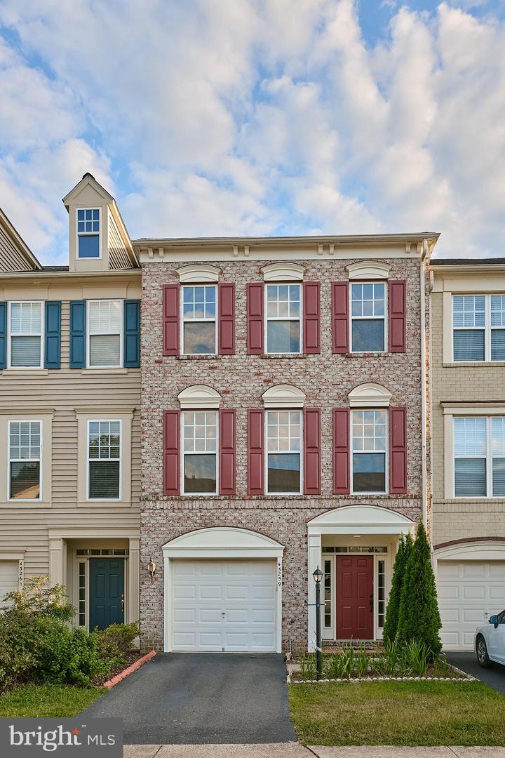 43259 SUNDERLEIGH SQ, BROADLANDS, Virginia 20148, 3 Bedrooms Bedrooms, ,3 BathroomsBathrooms,Residential,For sale,43259 SUNDERLEIGH SQ,VALO2106352 MLS # VALO2106352
