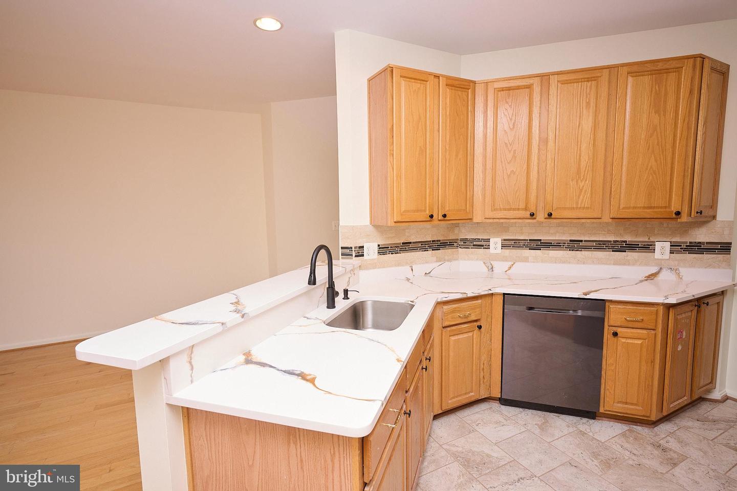 43259 SUNDERLEIGH SQ, BROADLANDS, Virginia 20148, 3 Bedrooms Bedrooms, ,3 BathroomsBathrooms,Residential,For sale,43259 SUNDERLEIGH SQ,VALO2106352 MLS # VALO2106352