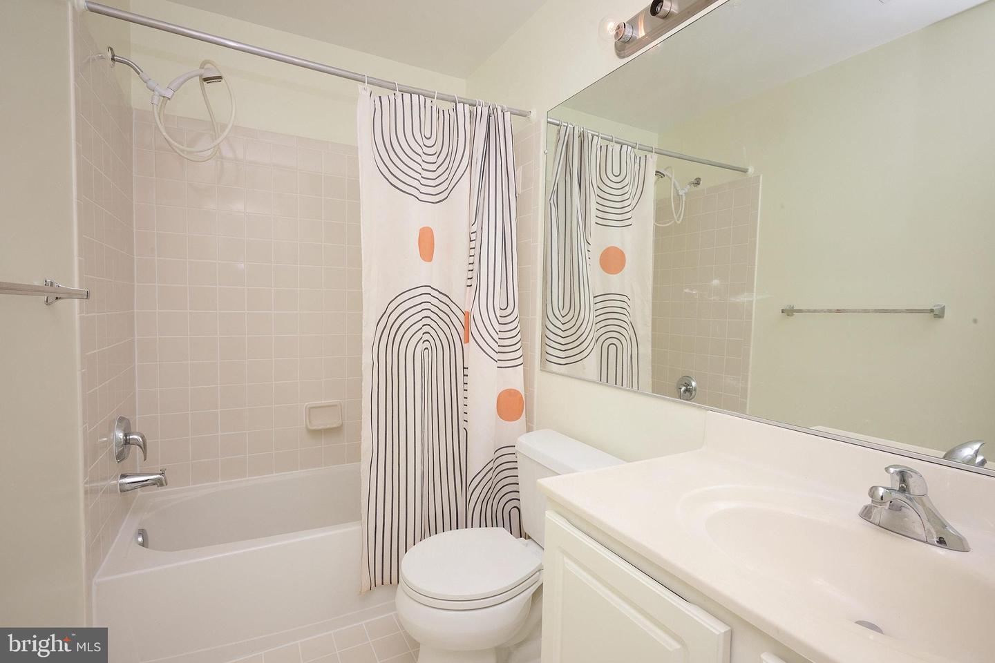 43259 SUNDERLEIGH SQ, BROADLANDS, Virginia 20148, 3 Bedrooms Bedrooms, ,3 BathroomsBathrooms,Residential,For sale,43259 SUNDERLEIGH SQ,VALO2106352 MLS # VALO2106352