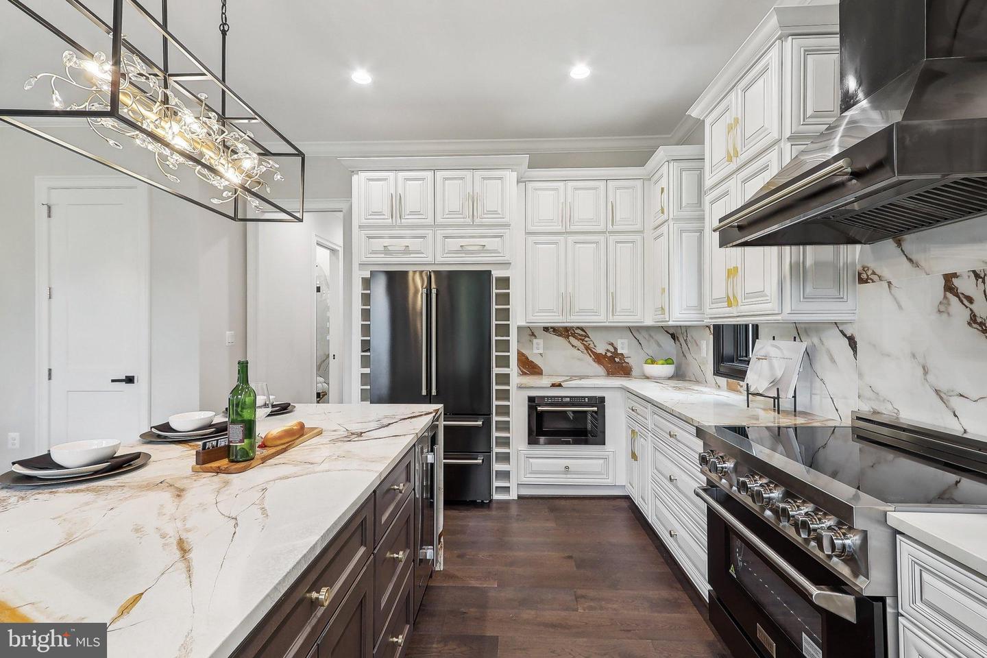 105 TAPAWINGO RD SW, VIENNA, Virginia 22180, 5 Bedrooms Bedrooms, 11 Rooms Rooms,6 BathroomsBathrooms,Residential,For sale,105 TAPAWINGO RD SW,VAFX2265646 MLS # VAFX2265646
