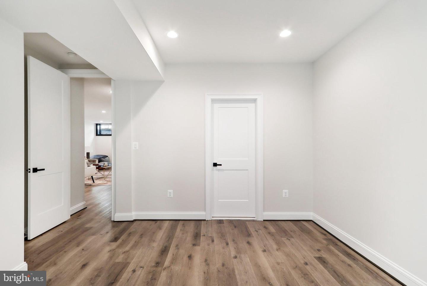 105 TAPAWINGO RD SW, VIENNA, Virginia 22180, 5 Bedrooms Bedrooms, 11 Rooms Rooms,6 BathroomsBathrooms,Residential,For sale,105 TAPAWINGO RD SW,VAFX2265646 MLS # VAFX2265646