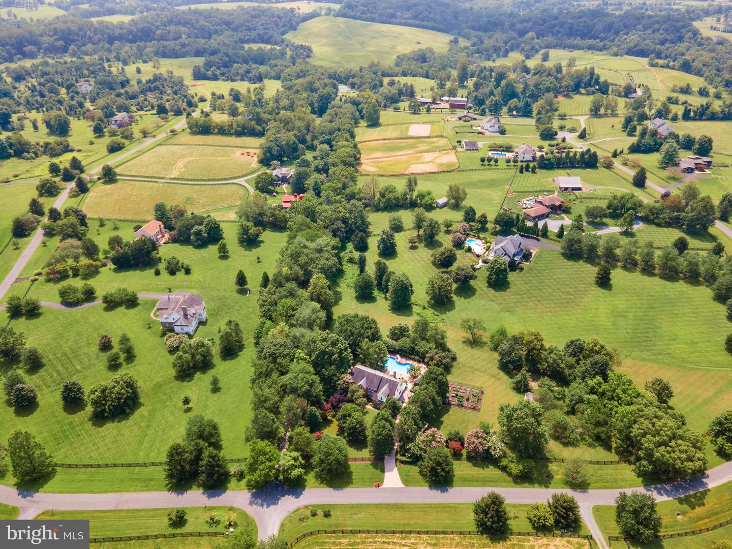 15700 TRAPSHIRE CT, WATERFORD, Virginia 20197, 5 Bedrooms Bedrooms, ,3 BathroomsBathrooms,Residential,For sale,15700 TRAPSHIRE CT,VALO2106368 MLS # VALO2106368