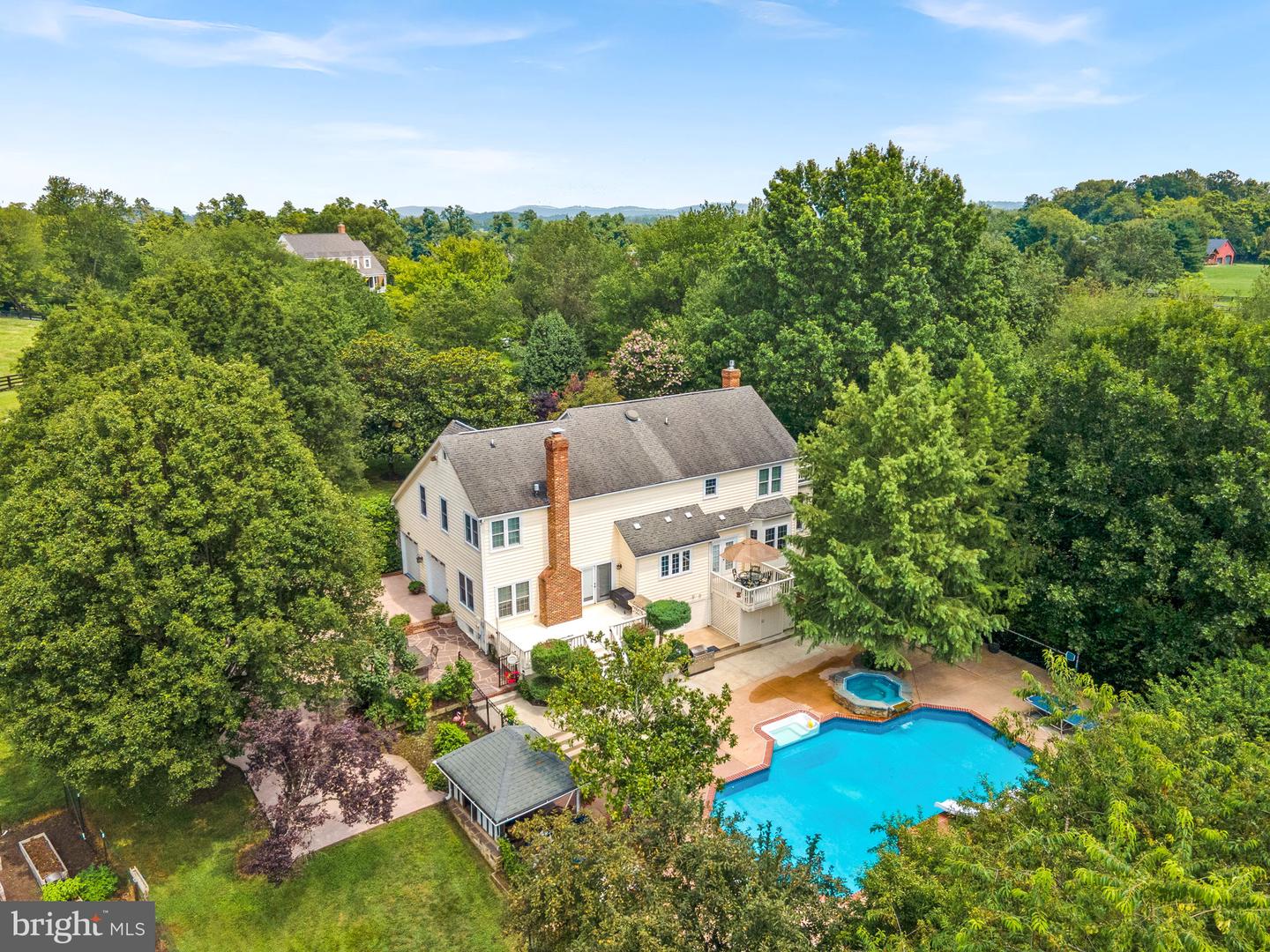 15700 TRAPSHIRE CT, WATERFORD, Virginia 20197, 5 Bedrooms Bedrooms, ,3 BathroomsBathrooms,Residential,For sale,15700 TRAPSHIRE CT,VALO2106368 MLS # VALO2106368