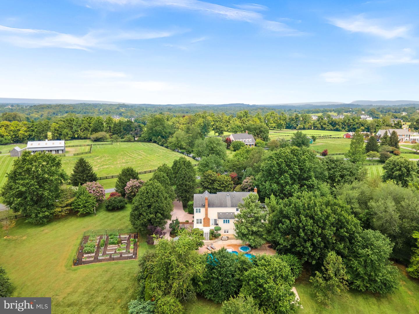 15700 TRAPSHIRE CT, WATERFORD, Virginia 20197, 5 Bedrooms Bedrooms, ,3 BathroomsBathrooms,Residential,For sale,15700 TRAPSHIRE CT,VALO2106368 MLS # VALO2106368