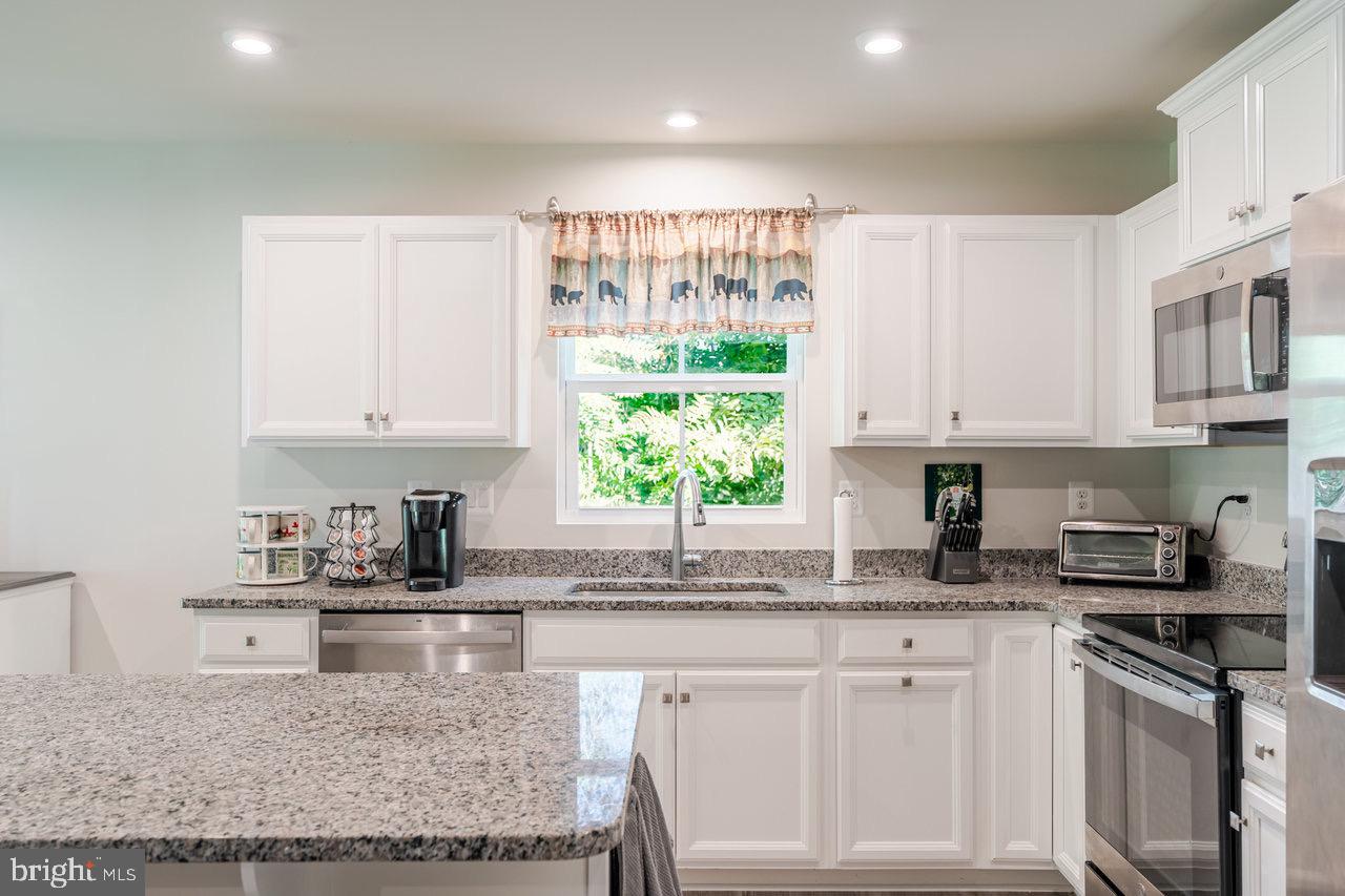 82 S PEAK DR, MC GAHEYSVILLE, Virginia 22840, 3 Bedrooms Bedrooms, ,2 BathroomsBathrooms,Residential,For sale,82 S PEAK DR,VARO2002564 MLS # VARO2002564
