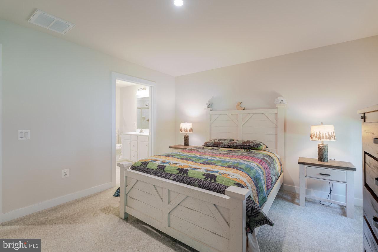 82 S PEAK DR, MC GAHEYSVILLE, Virginia 22840, 3 Bedrooms Bedrooms, ,2 BathroomsBathrooms,Residential,For sale,82 S PEAK DR,VARO2002564 MLS # VARO2002564
