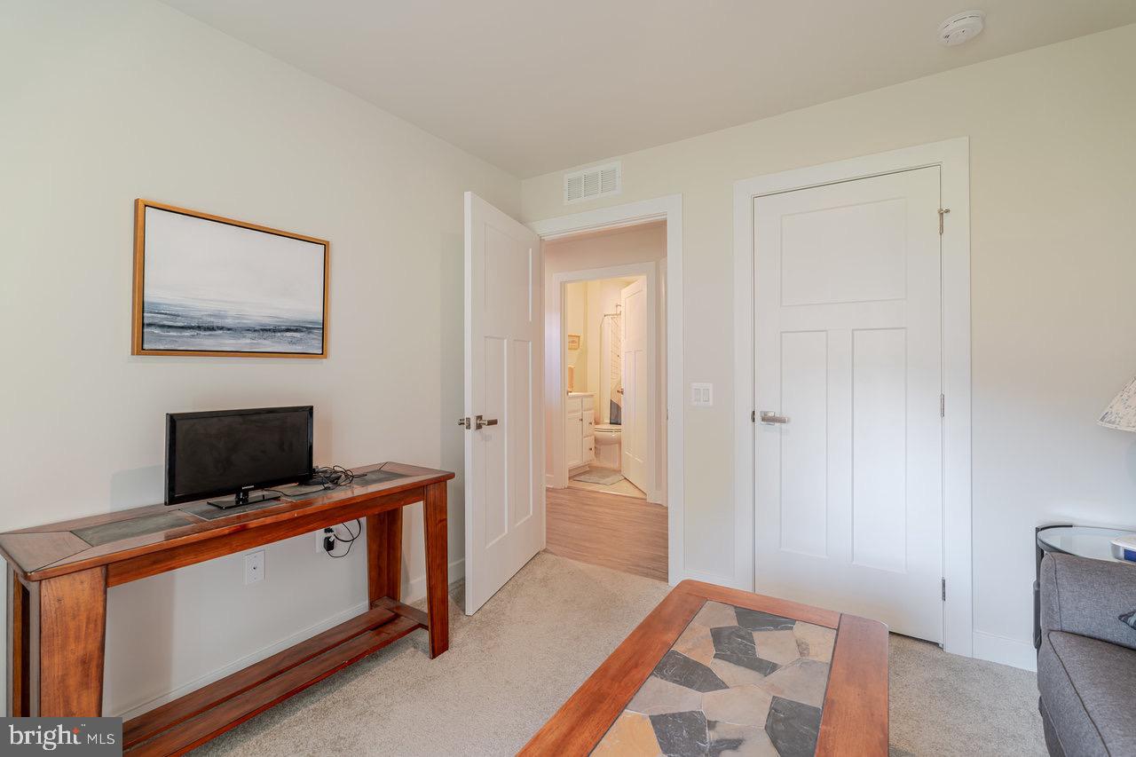 82 S PEAK DR, MC GAHEYSVILLE, Virginia 22840, 3 Bedrooms Bedrooms, ,2 BathroomsBathrooms,Residential,For sale,82 S PEAK DR,VARO2002564 MLS # VARO2002564