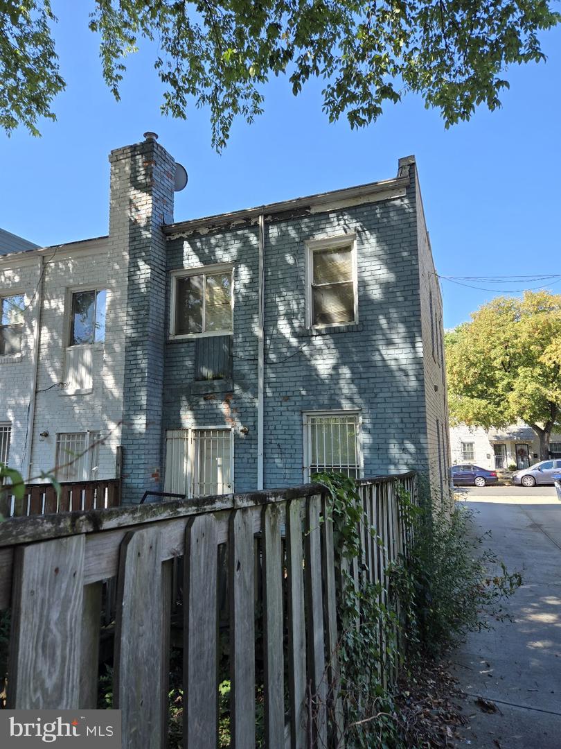 777 18TH ST NE, WASHINGTON, District Of Columbia 20002, 3 Bedrooms Bedrooms, 5 Rooms Rooms,1 BathroomBathrooms,Residential,For sale,777 18TH ST NE,DCDC2221180 MLS # DCDC2221180