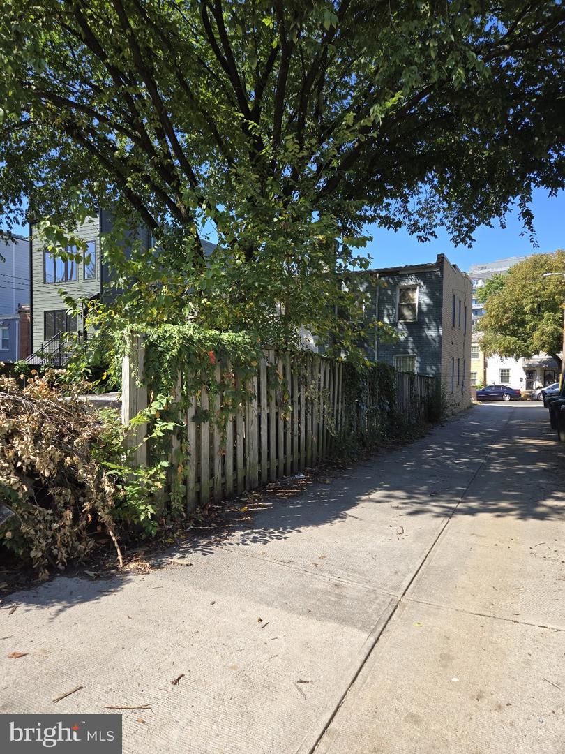 777 18TH ST NE, WASHINGTON, District Of Columbia 20002, 3 Bedrooms Bedrooms, 5 Rooms Rooms,1 BathroomBathrooms,Residential,For sale,777 18TH ST NE,DCDC2221180 MLS # DCDC2221180