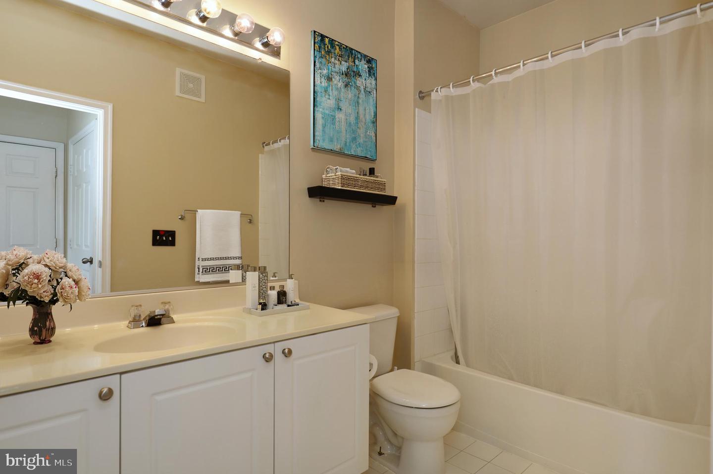 9480 VIRGINIA CENTER BLVD #211, VIENNA, Virginia 22181, 2 Bedrooms Bedrooms, ,2 BathroomsBathrooms,Residential,For sale,9480 VIRGINIA CENTER BLVD #211,VAFX2265676 MLS # VAFX2265676