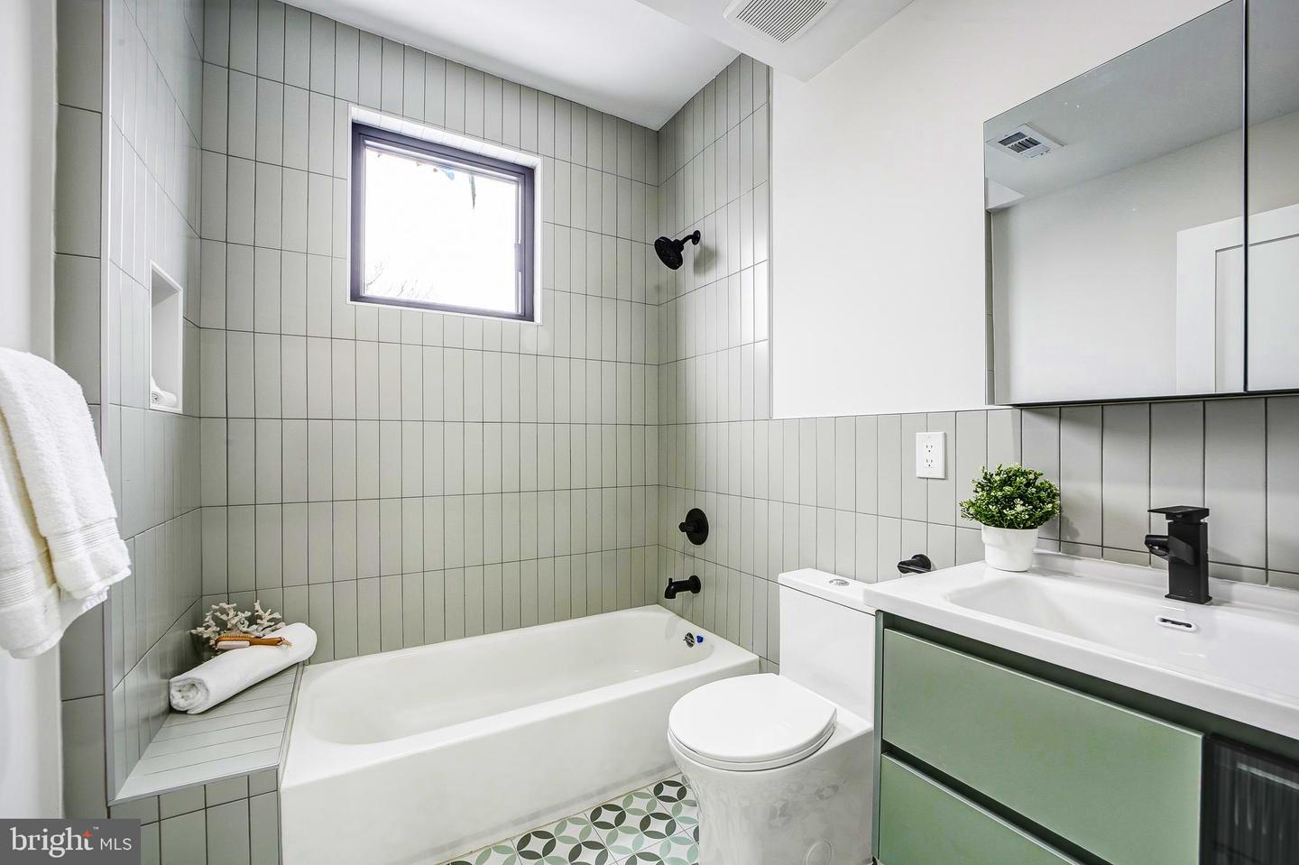 1146 16TH ST NE #B, WASHINGTON, District Of Columbia 20002, 4 Bedrooms Bedrooms, ,3 BathroomsBathrooms,Residential,For sale,1146 16TH ST NE #B,DCDC2221232 MLS # DCDC2221232 1146 16TH ST NE #B, WASHINGTON, District Of Columbia 20002, 4 Bedrooms Bedrooms, ,3 BathroomsBathrooms,Residential,For sale,1146 16TH ST NE #B,DCDC2221232 MLS # DCDC2221232