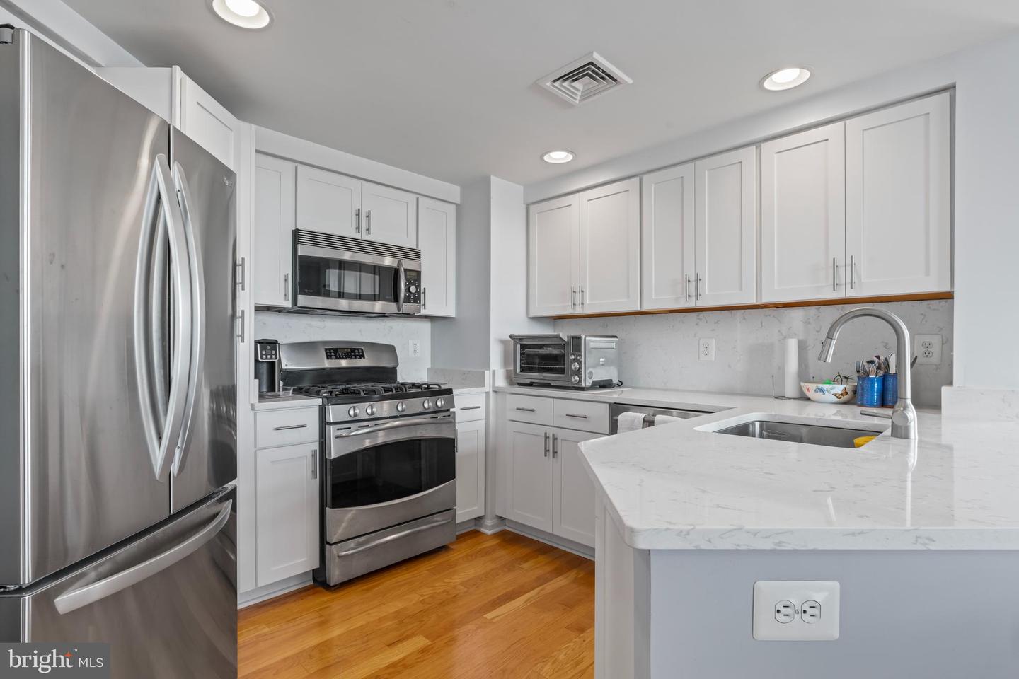 4490 MARKET COMMONS DR #602, FAIRFAX, Virginia 22033, 2 Bedrooms Bedrooms, ,2 BathroomsBathrooms,Residential,For sale,4490 MARKET COMMONS DR #602,VAFX2265806 MLS # VAFX2265806